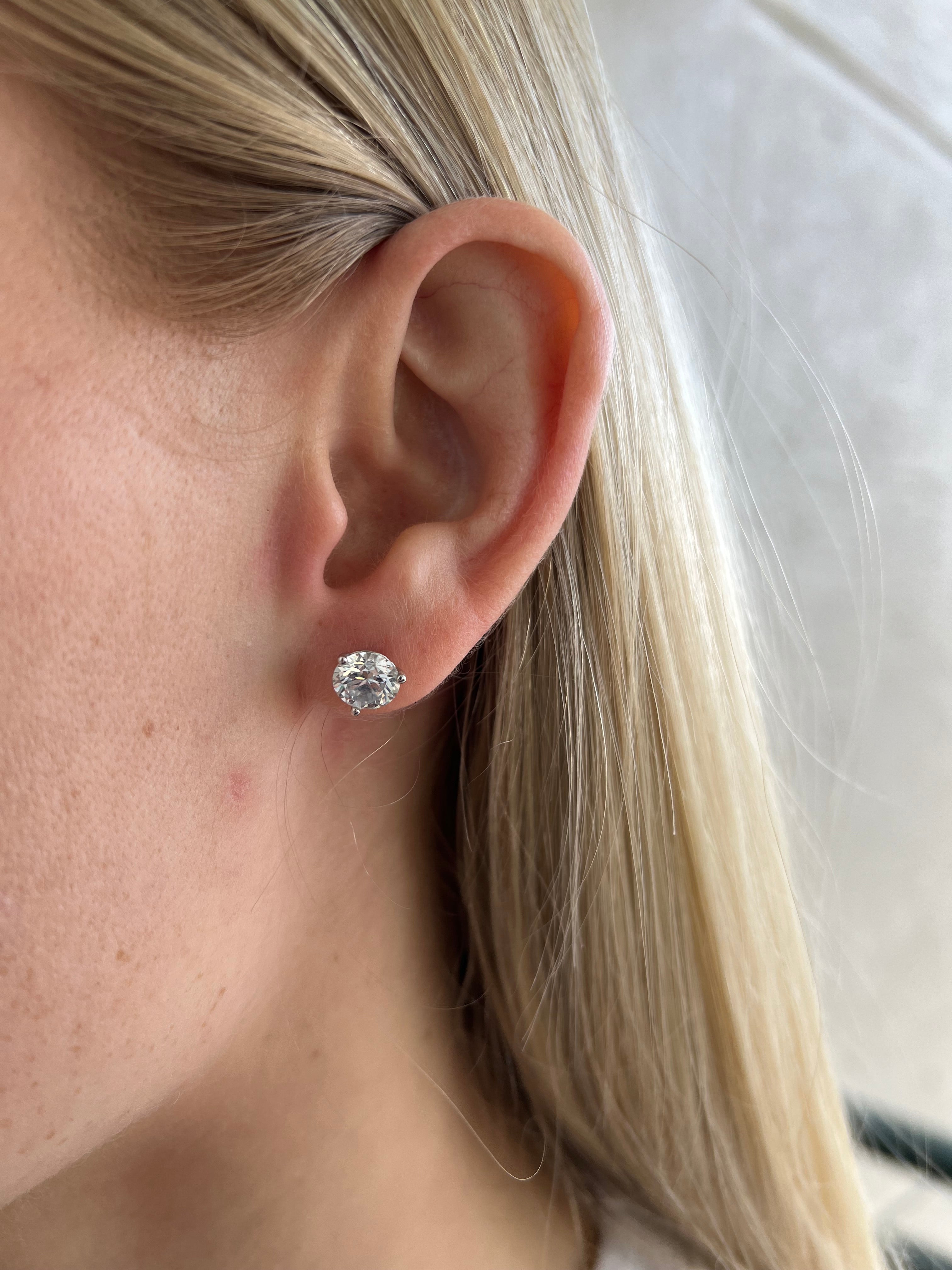 Lab-Grown Diamond Round Solitaire Stud Earrings