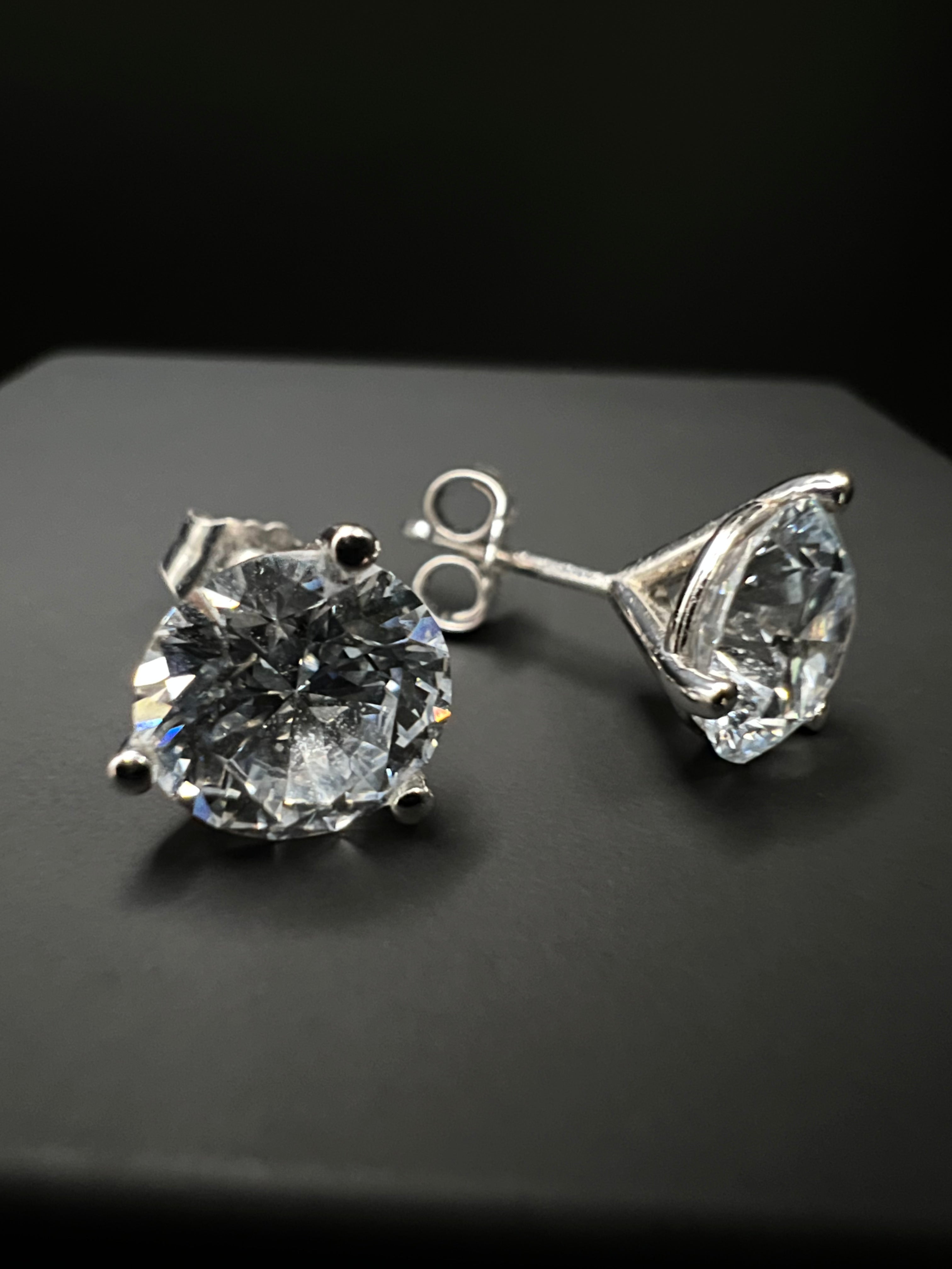 Lab-Grown Diamond Round Solitaire Stud Earrings