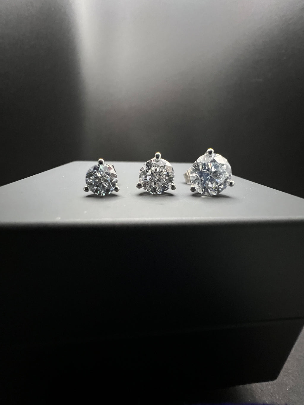 Lab-Grown Diamond Round Solitaire Stud Earrings